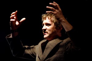 „Nav piena”: improvizācijas teātra „Regulatoru remonts” izrāde Andrejsalā