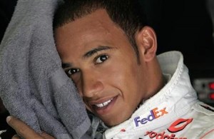 Hamiltons: Titulu gribu izcīnīt trasē