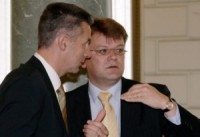 Pabrikam un Štokenbergam pienāksies kompensācija trīs algu apmērā