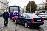 Tramvaja sliedes nav domātas privātajiem transportlīdzekļiem