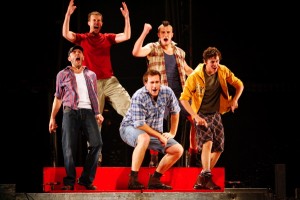 Stepa deju šova „Tap Dogs” apskats