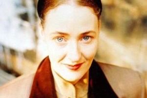 Līza Džerarda sniedz solo koncertu valsts svētkos