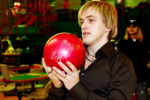 „Cīņas kluba” dalībnieki boulinga turnīrā