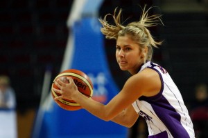 "TTT/Rīga" basketbolistes saspringtā mača galotnē piekāpjas "Fenerbahce" vienībai