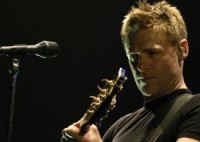 Bryan Adams tuvojas Rīgai