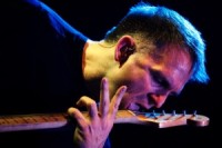 Braiena Adamsa koncerta apskats