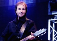 Rīgā uzstāsies romantiskais Kriss de Burgs