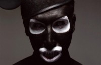 Tallinas koncertā Mensonam būšot nepieciešama melna grimētava