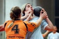 "Stopiņu NHK" handbolistes apspēlē studentes