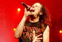 Ņūmetāla spīdekļi „Korn” Rīgā baudīs masāžu un labu vīnu