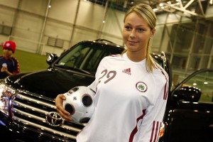 Latvijas futbola izlasei jauns sadarbības partneris un arī formas