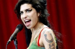 Eimija Vainhausa "Grammy" ceremonijā bija spiesta aizsegt tetovējumu