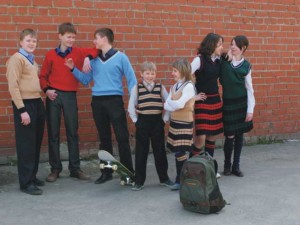 Notiks skolas formas tērpu modes skate „Skolas forma personībai”