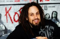 Korn Arēnā Rīgā pulcē turpat kā 10 tūkstošus apmeklētāju