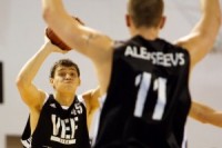 "VEF Rīga" pārspēj "Liepājas lauvas", iekļūstot SEB BBL "Challeng Cup" finālā; Zaķis un Cipruss debitē