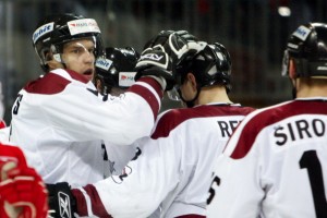 Latvijas izlase Dāniju uzveic "bullīšos"