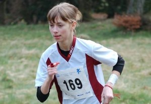 Skolēniem medaļas arī vidējā distancē un stafetēs