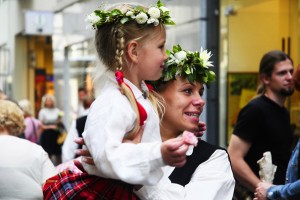 Māmiņdienas svinības Galerijā Centrs