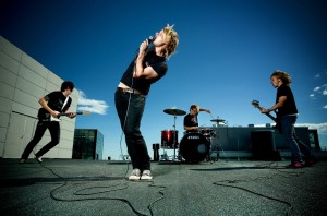 Zināmi abu dienu galvenie mākslinieki, kas uzstāsies Mūzikas un sporta festivālā „Fonofest”