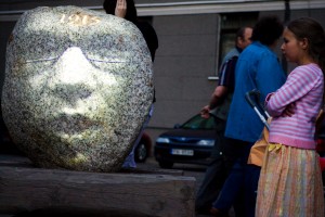 Akmeņi runā pie Pēterbaznīcas