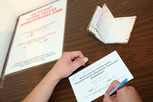 Satversmes grozījumu pieņemšanai referendumā pietrūcis aptuveni 149 400 balsu