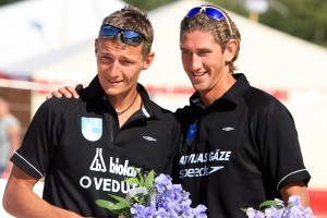 Latvijas pludmales volejbolisti uzvar pasaules ranga līderus no ASV