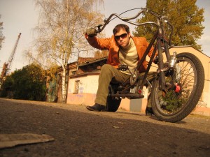 Atklās Gata Kreicberga personālizstādi "Muskuļdarbināmās mašīnas"