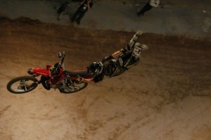 Remi Bizārs uzvar FMX pasaules čempionu Ailo Gaupu un par vēl vienu soli pietuvojas titulam