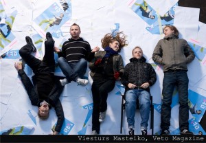 "Astro’n’out" pirmatskaņos dziesmas no pavasarī gaidāmā albuma