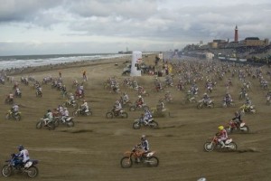 Trešajās Red Bull Knock Out sacensībās finišē tikai 102 no 650 motosportistiem