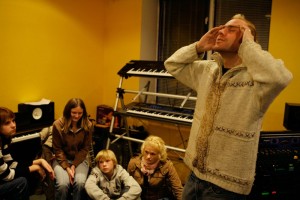 Mārtiņš Freimanis ierakstījis dziesmu kopā ar "Lejasstrazdu" bērniem