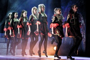 FOTO: "Gealforce Dance" uzstājas Kongresu namā