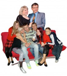 Notiks Ziemassvētku mūzikla "Viens pats Ziemassvētkos 2" papildizrādes