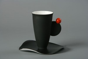 Galerijā "Bastejs" skatāma gleznu un porcelāna izstāde "Askētu dzīres"