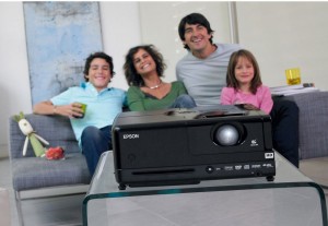 EPSON tehnoloģijas pērle – projektors EH-DM2 ar iebūvētu DVD atskaņotāju