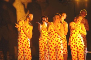 Olgas Žitluhinas dejas kompānija aicina uz divām izrādēm