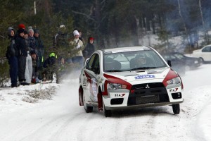 Komanda „RA Motosport" rallijā „Sarma" cīnās ar tehniskām problēmām, taču notur līderu pozīcijas