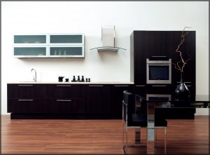 Virtuvē silta grīda