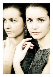 Vai spogulī mēs redzam sevi?