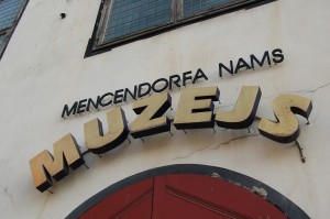 Foto no Agritas Tipānes izstādes atklāšanas