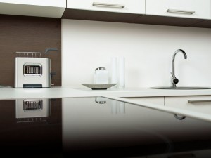 Akmens darba virsmas virtuvē