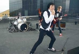 Slavenākā igauņu grupa “Bedwetters” dodas iekarot Latviju