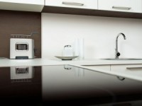 Akmens darba virsmas virtuvē