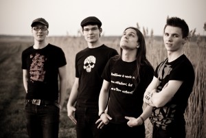 Grupa „Adventure Calls” piedāvā debijas singlu „Te Es Esmu”