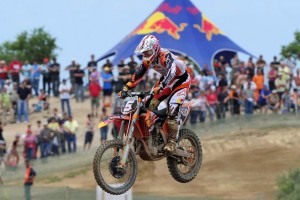 Pasaules motokrosa MX1 čempionāta Katalonijas posmā pirmo reizi uzvar spāņu motosportists