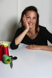 „Rīgas mākslas telpā” notiks pēcpusdienas saruna ar modes mākslinieci Natāliju Jansoni