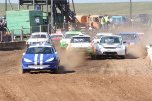 Latvijas autokrosa čempionātā medaļnieki jauc kārtis