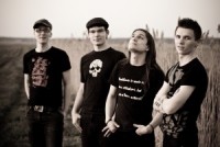 Grupa „Adventure Calls” piedāvā debijas singlu „Te Es Esmu”