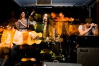 Divas jaunas grupas papildina Positivus Festivāla programmu