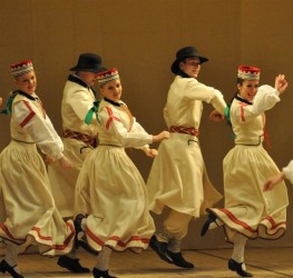 Ar lustīgiem dančiem Ķīpsala gatavojas Vasaras saulgriežiem